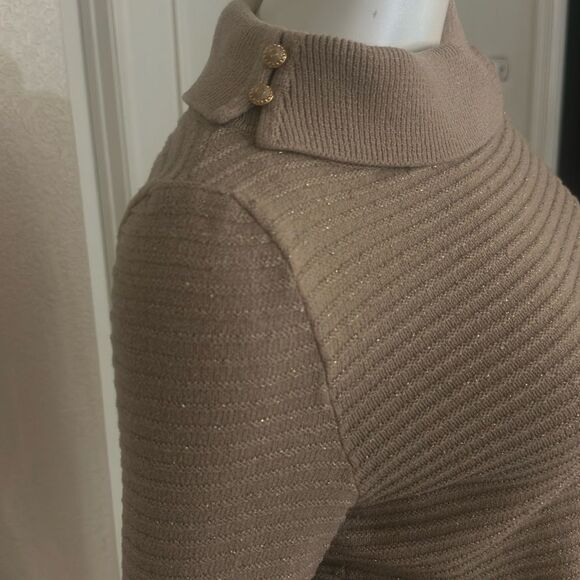 ST.JOHN Elegant Tan Sweater with Pearl Accents - Picture 4 of 10